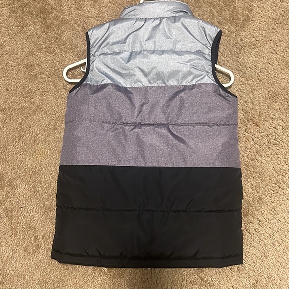 OshKosh B’Gosh Puffer Vest size 8 and 10/12 - Picture 4 of 5